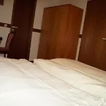拉丰塔纳酒店 *