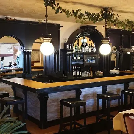 拉丰塔纳酒店 酒店 *